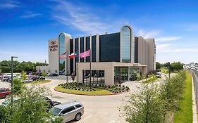 Crowne Plaza Suites Arlington