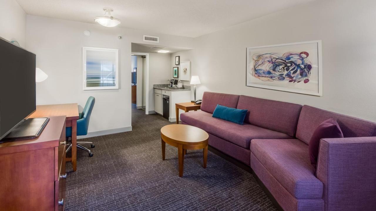 Crowne Plaza Suites Arlington By Ihg Exterior photo
