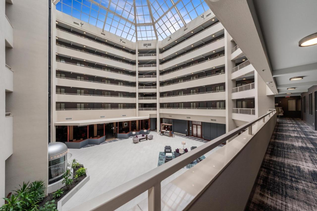 Crowne Plaza Suites Arlington By Ihg Exterior photo