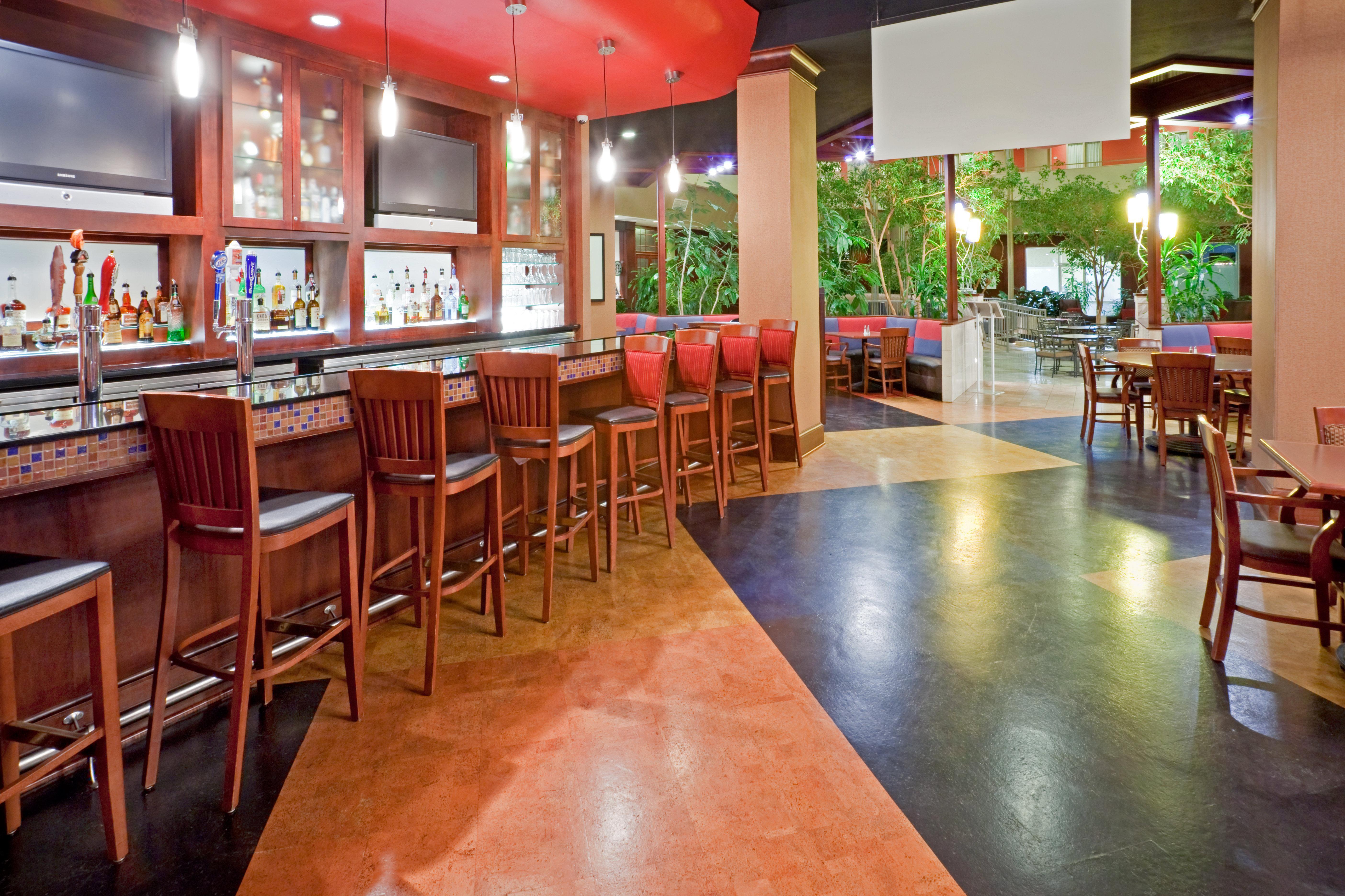Crowne Plaza Suites Arlington By Ihg Exterior photo
