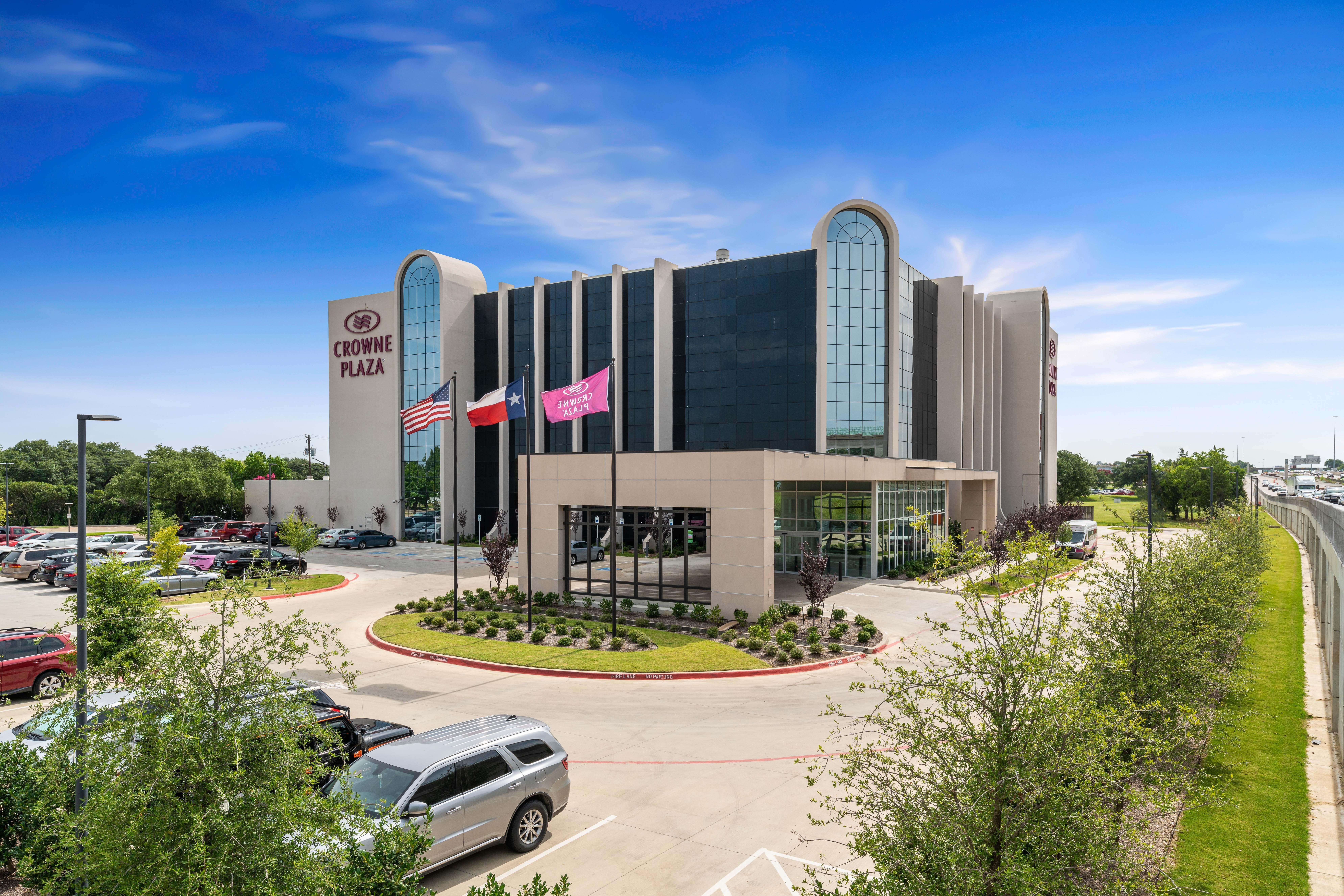 Crowne Plaza Suites Arlington By Ihg Exterior photo