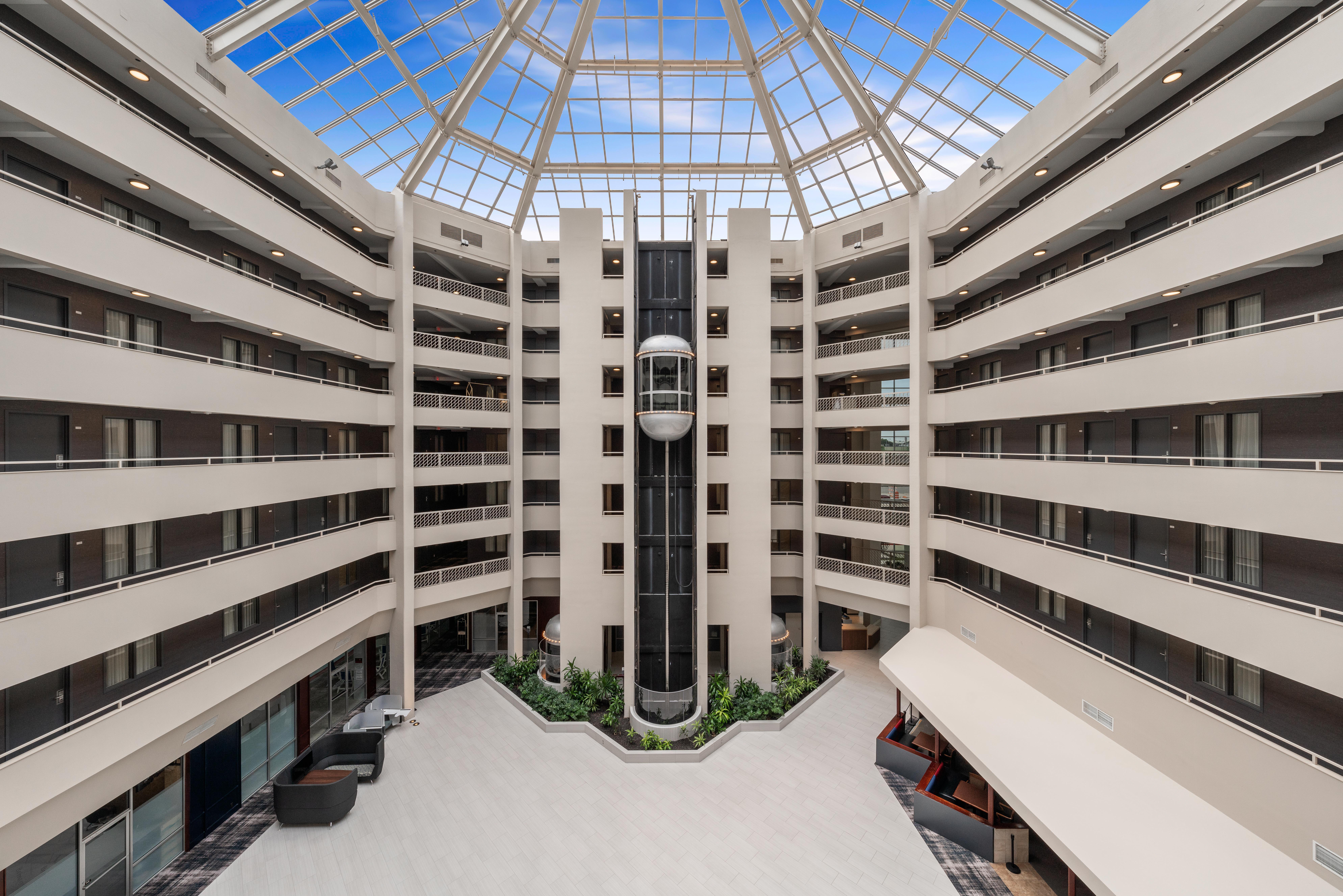 Crowne Plaza Suites Arlington By Ihg Exterior photo