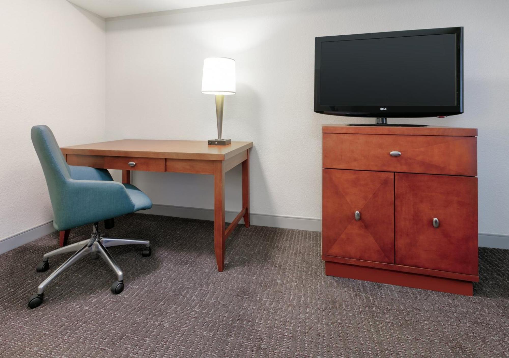 Crowne Plaza Suites Arlington By Ihg Exterior photo