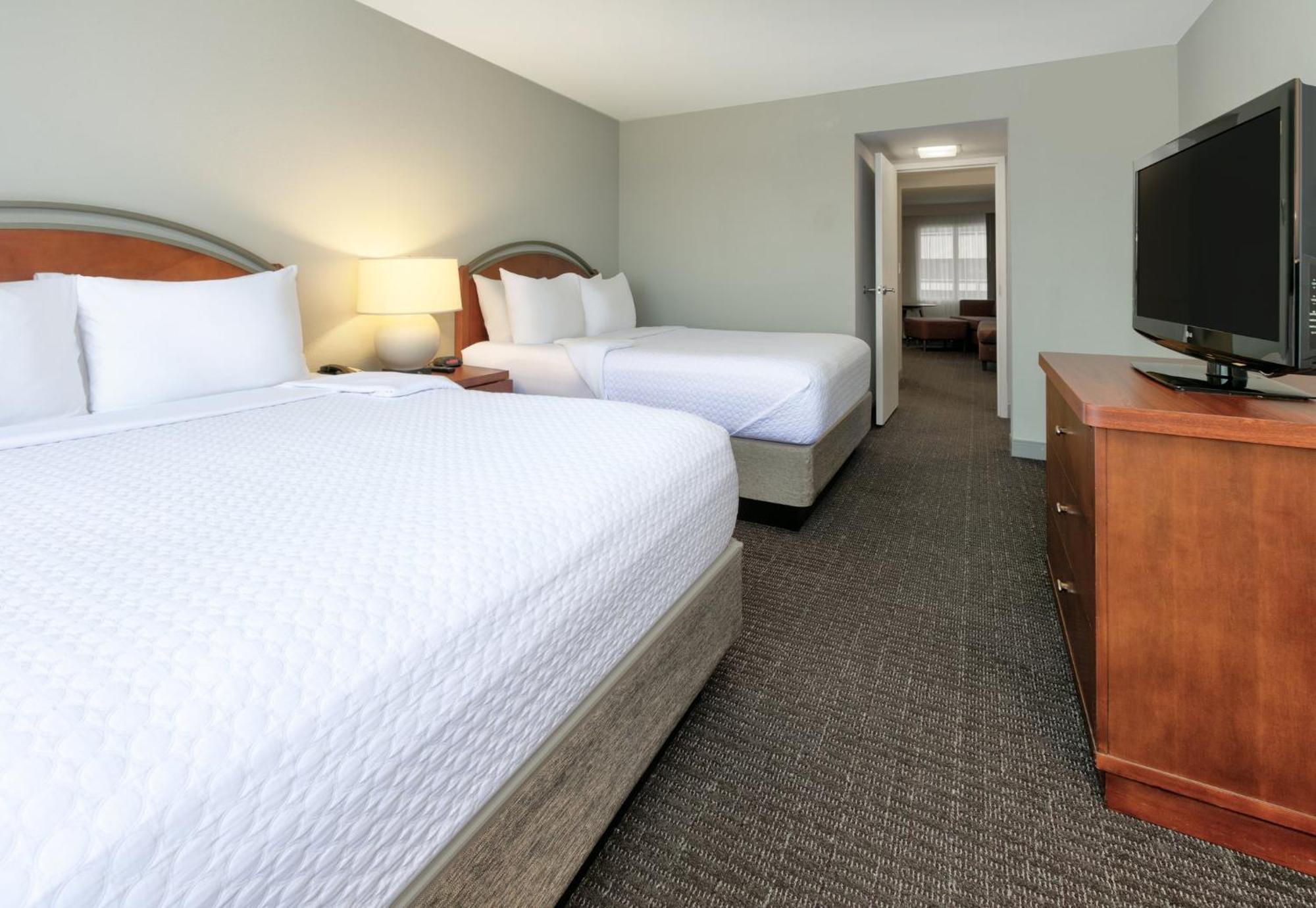 Crowne Plaza Suites Arlington By Ihg Exterior photo