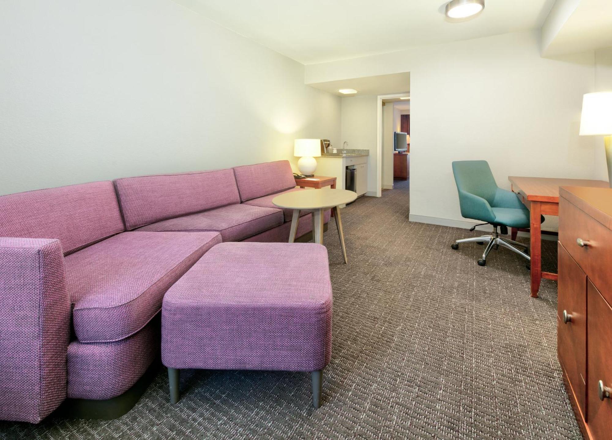 Crowne Plaza Suites Arlington By Ihg Exterior photo