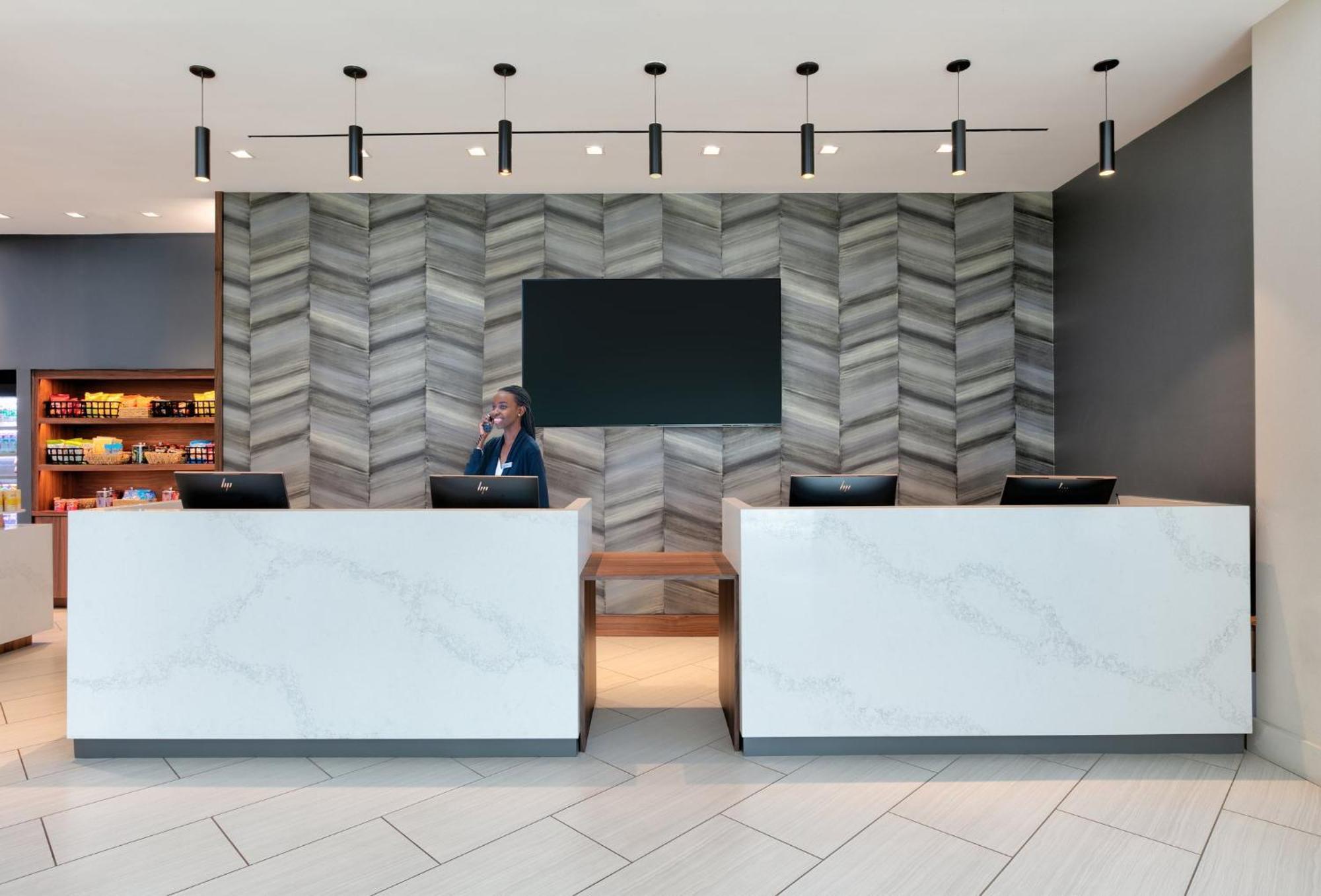 Crowne Plaza Suites Arlington By Ihg Exterior photo