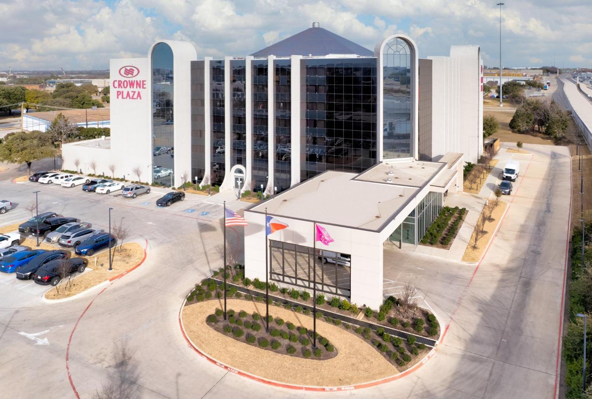 Crowne Plaza Suites Arlington By Ihg Exterior photo